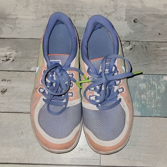 Nike Tennis Shoes sz 4Y - Picture 1 of 6